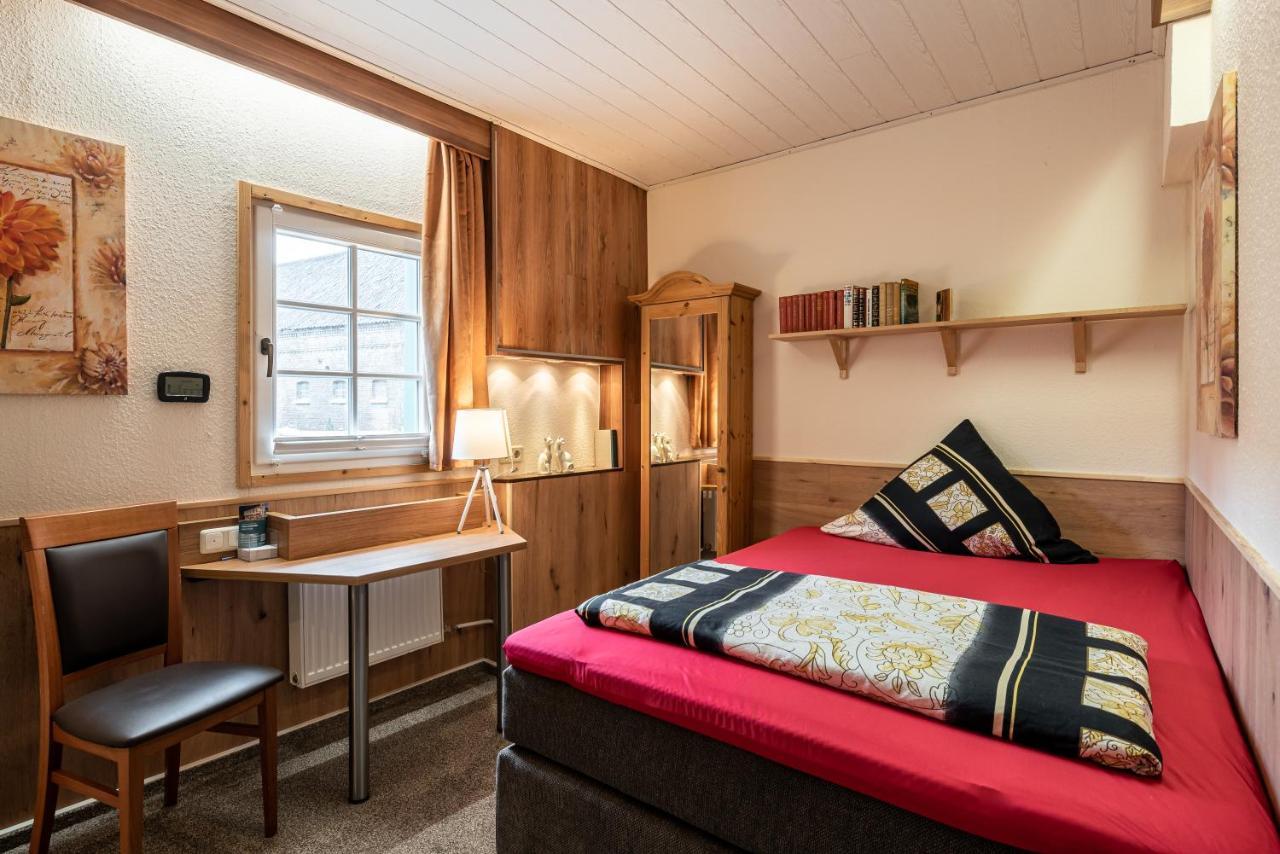 Land-Hotel Zum Schwan, Garni Weilerswist-Metternich, 3 E-Ladestationen, Naehe Phantasialand, Palmenparadies Euskirchen Ngoại thất bức ảnh