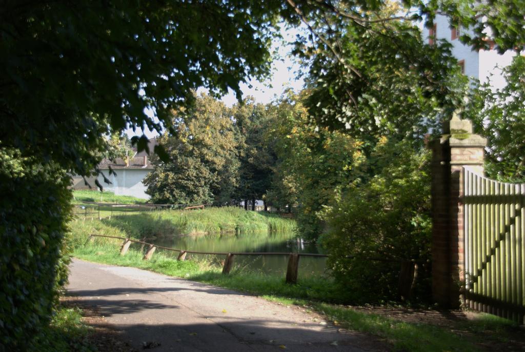 Land-Hotel Zum Schwan, Garni Weilerswist-Metternich, 3 E-Ladestationen, Naehe Phantasialand, Palmenparadies Euskirchen Ngoại thất bức ảnh